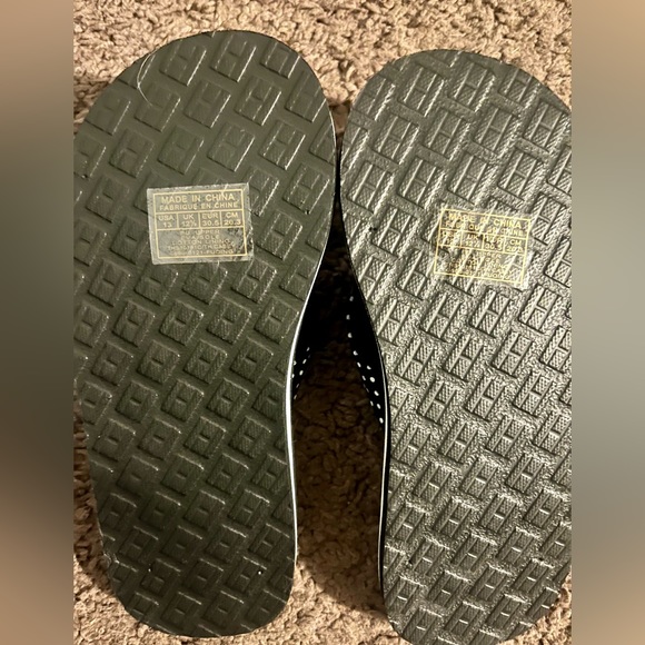 NWT-Girls Size 13 Tommy Hilfiger Flip Flops - Picture 2 of 3